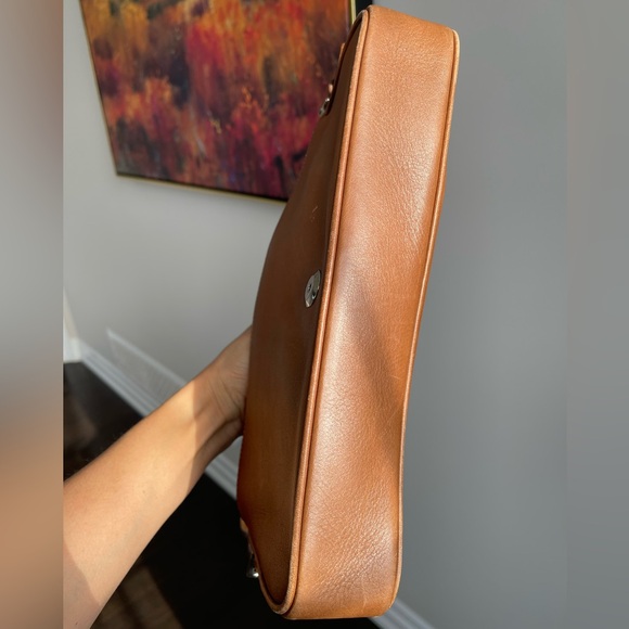 Vintage Coach Saddle Brown Hampton Leather Shoulder Bag - Adjustable Strap - Picture 9 of 16